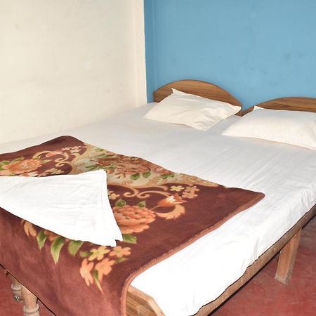 Om Rest House Hotel Varanasi Luaran gambar