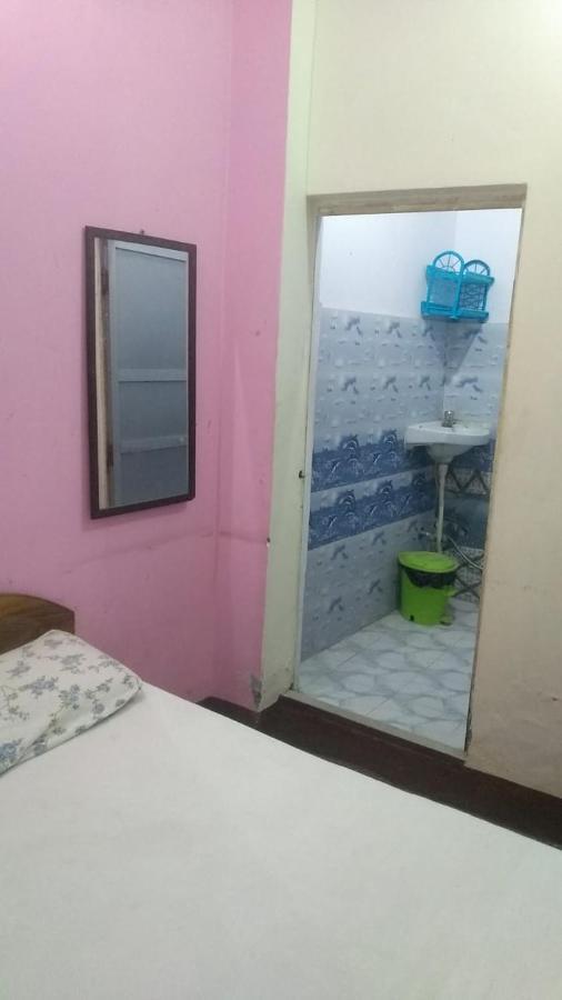 Om Rest House Hotel Varanasi Luaran gambar
